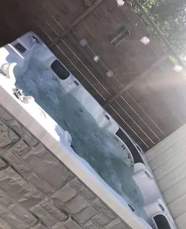 Moderne Hus Med Jacuzzi Feriehus Tromsø