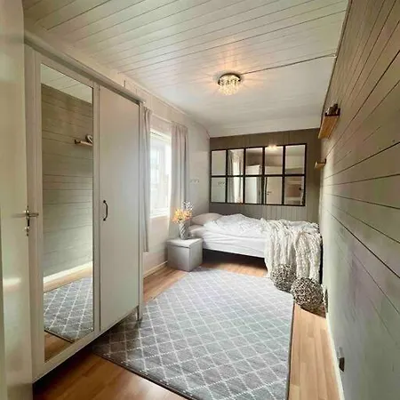 Moderne Hus Med Jacuzzi 트롬쇠